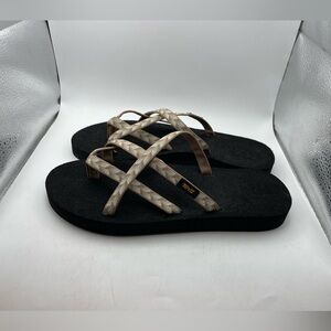 Teva Olowahu womens tan sandals size 9